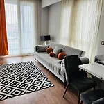 Lux Next To Outlet In High Floor 26