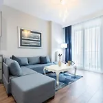 Lux Next To Outlet In High Floor 26 *
