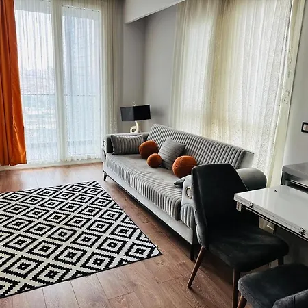 Lux Next To Outlet In High Floor 26