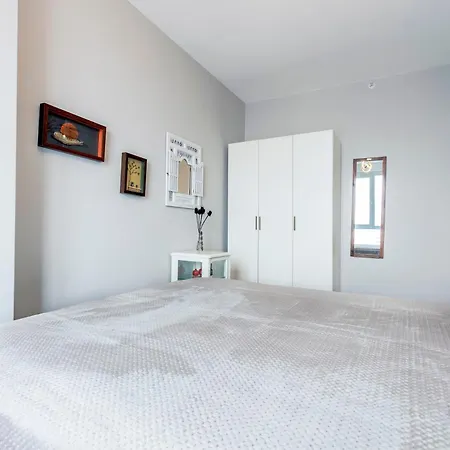 Apartment Lux Next To Outlet In High Floor 26