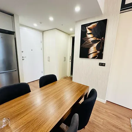 Apartment Lux Next To Outlet In High Floor 26 *