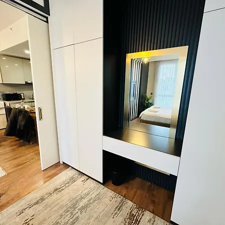 Apartment Lux Next To Outlet In High Floor 26