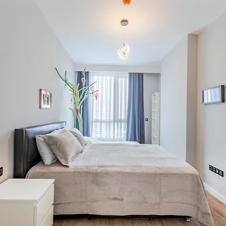 Apartment Lux Next To Outlet In High Floor 26 *