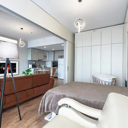 Apartment Lux Next To Outlet In High Floor 26 *