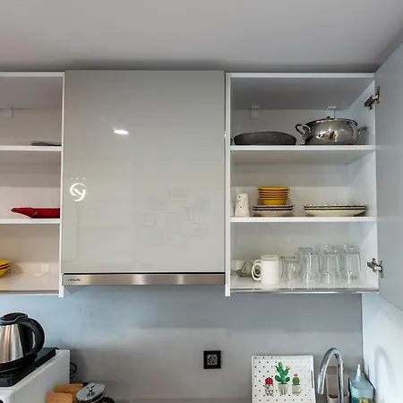 Lux Next To Outlet In High Floor 26 *