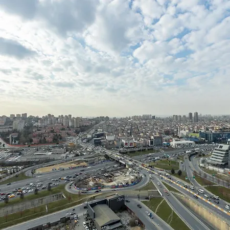 Lux Next To Outlet In High Floor 26 *