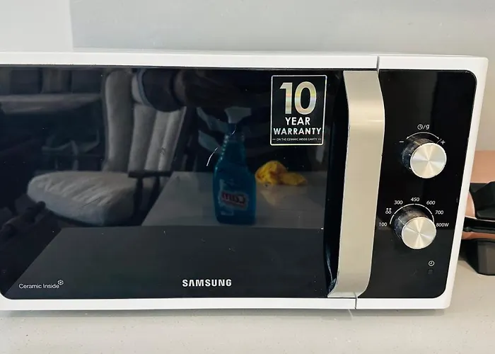 Lux Next To Outlet In High Floor 26