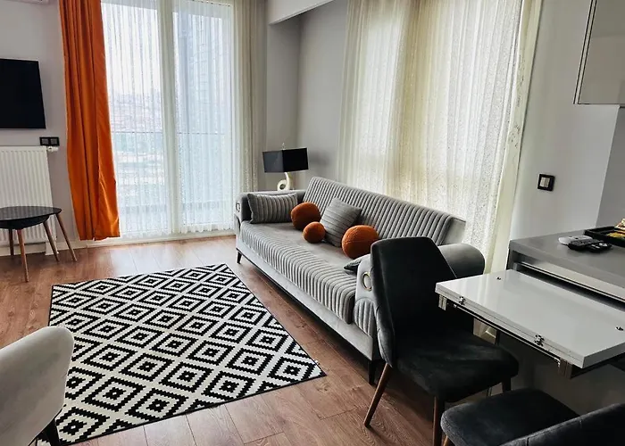 Lux Next To Outlet In High Floor 26