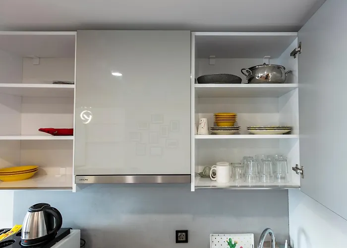 Lux Next To Outlet In High Floor 26 *