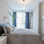 Lux Next To Outlet In High Floor 26 شقة