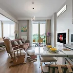 Lux Next To Outlet In High Floor 26 شقة
